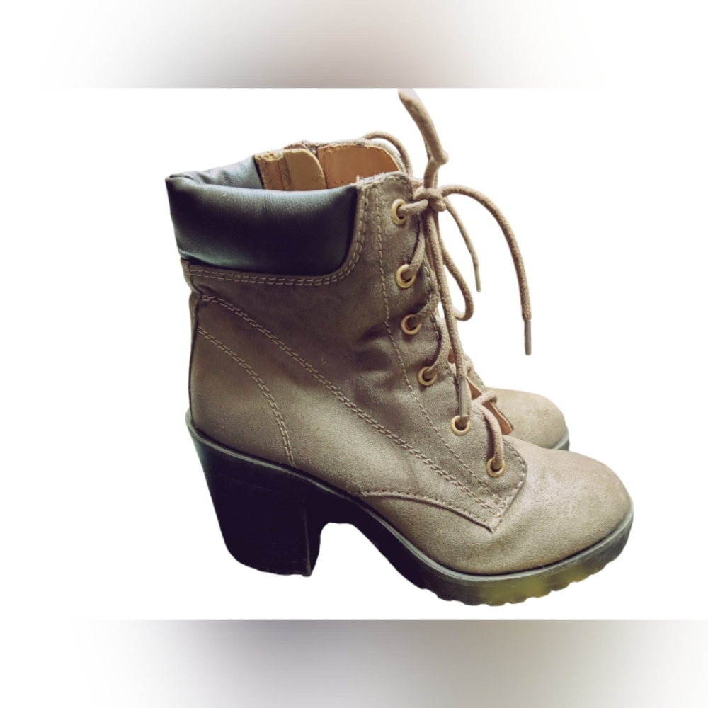 Women's Soda faux suede light brown lace up block heel boot 6 Buckle